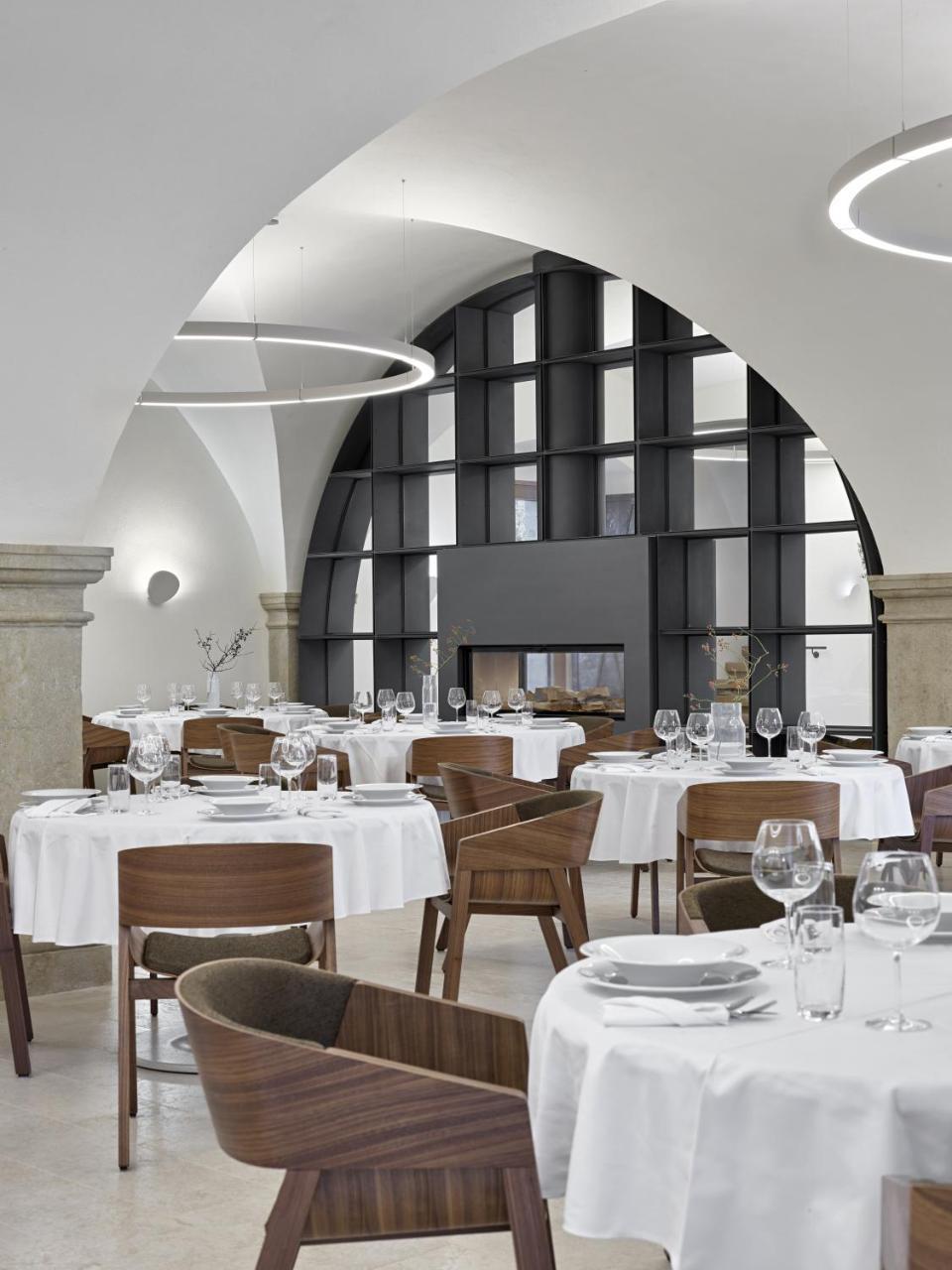 Lotrinsky Hotel Velké Pavlovice Exteriör bild